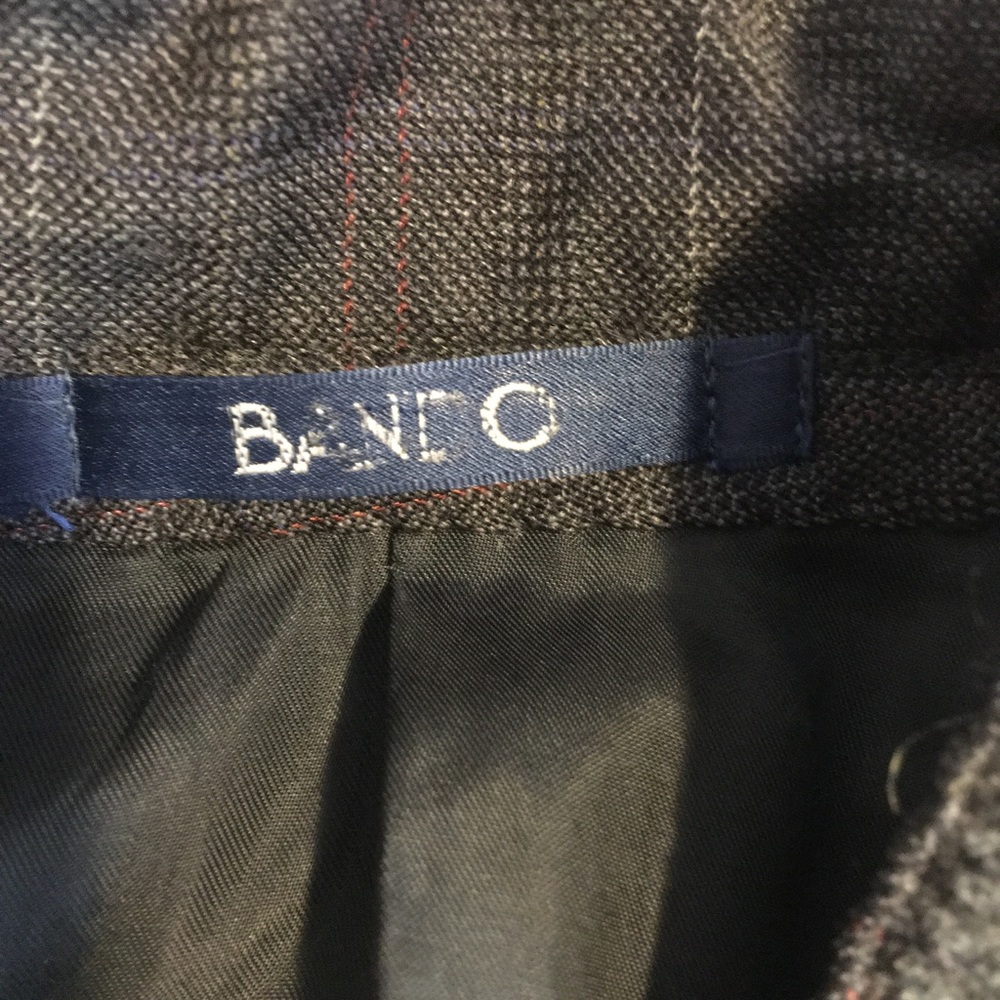 BANDO. It’s a men suit jacket - Picture 7 of 8